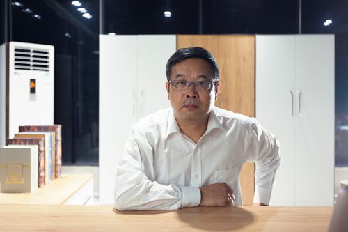 草莓视频网站下载欧迪办公家具董事长张晓帆